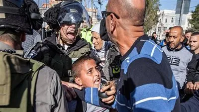 شرطة الاحتلال الإسرائيلية تلقي القبض علي صبي عربي حاول سرقة سلاح مجندة‎
