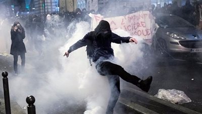 فرنسا: اشتباكات عنيفة مع وصول احتجاجات ضد الشرطة لباريس