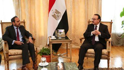 وزير الاتصالات يلتقي نائب رئيس شركة 