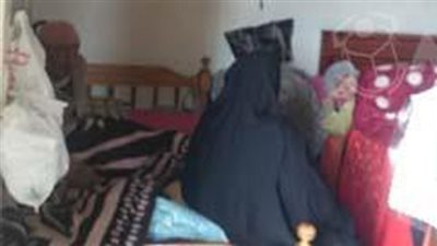 أم لـ 4 بنات مصابة بالسرطان تعرض أطفالها للتبني عبر 