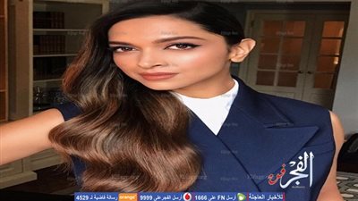 ديبيكا بادكون تخطف الأنظار بإطلالتها في عرض أزياء (صور)