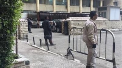 العاملون بـ