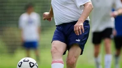 دراسة علمية ترصد علاقة كرة القدم بخرف الشيخوخة 