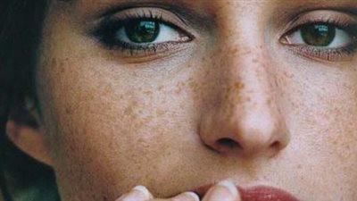 النمش الصناعي.. موضة جديدة في عالم المكياج !