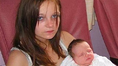 اغتصبها شقيقها وأنجبت في سن الـ12.. معاناة أصغر أم بريطانية (صور)