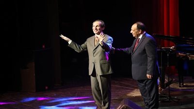 الموسيقار عمرو سليم يبدأ الفاصل الثاني في احتفالية عيد الحب بالأوبرا (صور)