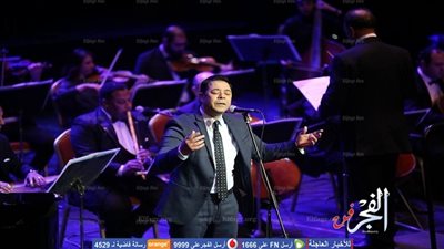 مدحت صالح يبدأ احتفالية عيد الحب بدار الأوبرا المصرية (صور)