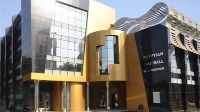 5 كوارث تهدد اتحاد الكرة .. أبرزها أزمة آل الهوارى واحتكار بريزنتيشن 