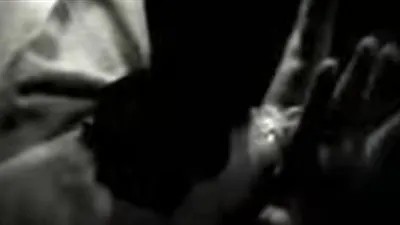 شاهد.. تفاصيل تعرض سيدة لاغتصاب أمام زوجها