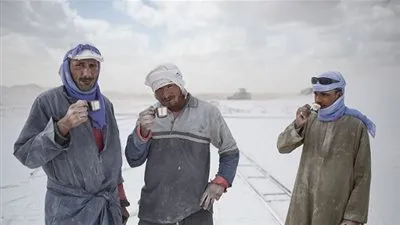 سفير مصر لدى لبنان: السفارة ملتزمة بمساعدة العمال المصريين