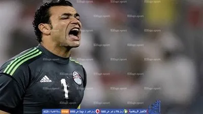 أول تعليق من عصام الحضري على نجاة أسرته من حادث الطائرة