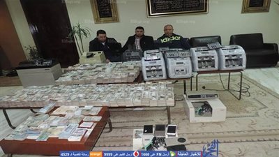 ضبط ملايين الجنيهات وعملات أجنية بحوزة ثلاثة أشقاء في الغربية