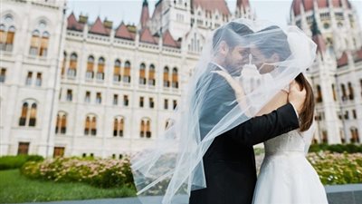 طرح الزفاف التي تضفي بها لمسة ملكية على إطلالتك (صور)