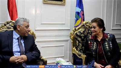 مدير أمن البحيرة يهنئ أول سيدة تتولي منصب المحافظ (فيديو)