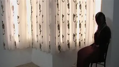 أسير داعشي يعترف باغتصاب أكثر من 200 امرأة (فيديو)