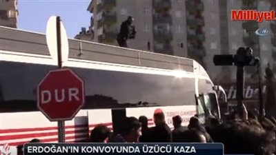 حافلة الرئاسة التركية تدهس حارسا أمام أعين 