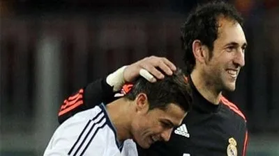 موقف محرج لكريستيانو رونالدو على الهواء (فيديو)