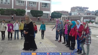 حقيقة إجبار تلاميذ مدرسة بكفر الشيخ على نزوح مياه الأمطار (صور)