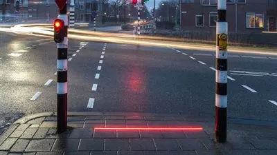 إشارات مرور خاصة لمدمني الهواتف الذكية! (فيديو)