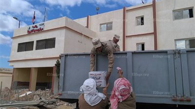 25 جنية لكرتونة تحيا مصر فى النجيلة (صور)