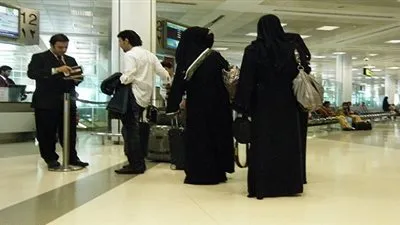 المركز الليبي للإعلام يطالب بإلغاء قرار منع سفر المرأة دون محرم