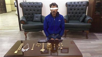 سقوط حداد سرق مشغولات ذهبية من ربة منزل في القاهرة