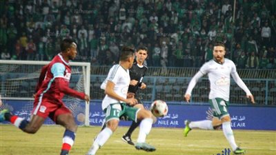 جماهير المصري تغازل مشجعي الأهلي برسالة رائعة  (فيديو)