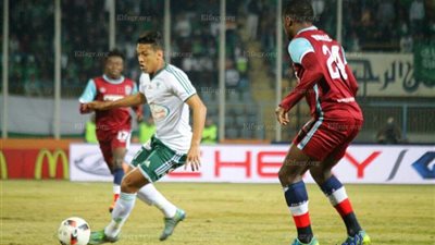 لقطة طريفة - مشجع المصري ينتزع سحر إيفاني قبل ركلات الجزاء (فيديو)