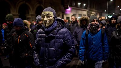 إصابة 10 أشخاص في مواجهات بين الشرطة ومحتجين في أوكرانيا