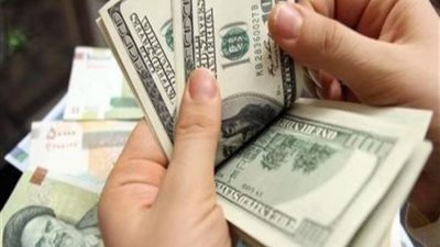 الدولار يبدء تعاملات اليوم منخفضاً