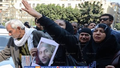 صور فرحة وبكاء أهالي شهداء مذبحة بورسعيد لحكم إعدام المتهمين