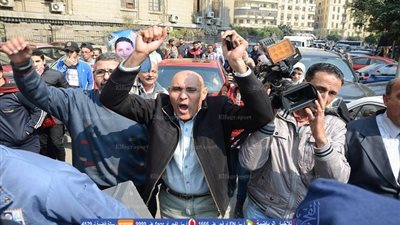 الأهلي يغلق أبوابه أمام أهالي شهداء مذبحة بورسعيد (فيديو وصور)