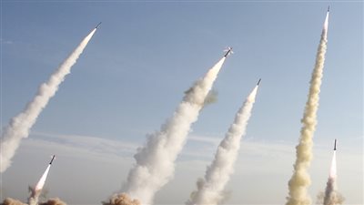إيران تختبر قذائف صاروخية ذكية