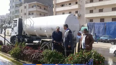 محافظ البحيرة يفاجئ عمال النظافة بدمنهور بجولة تفقدية (صور)