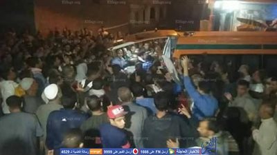 الآلاف يحتشدون لتشييع جثمان 