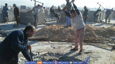 هدم عقار مشغول بالسكان في الإسكندرية.. وحي الجمرك: نطبق سياسة الردع (فيديو وصور)