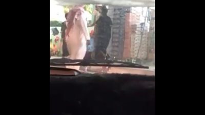 ضبط شخص ظهر في فيديو يقوم بحركات غير لائقة مع طفلة