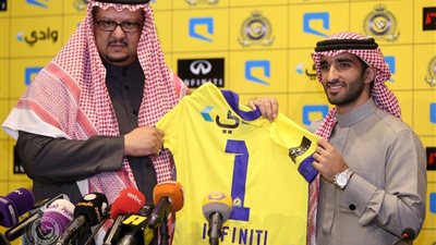 بعد التوقيع مع 