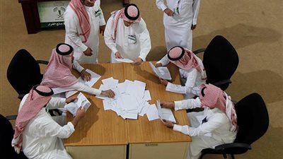 قريبًا.. موظفو القطاع الخاص يديرون القطاع العام