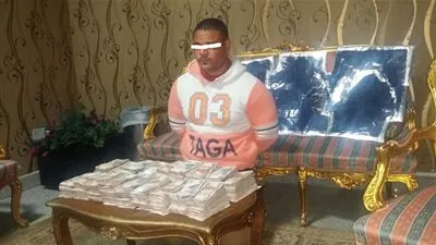 أمن المواني يضبط راكب بحوزته مليون ونصف بمخبئ سري