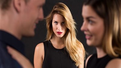 لماذا تنجذب النساء العازبات للرجل المتزوج أكثر من الأعزب؟