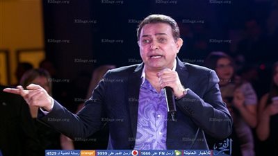 حكيم يحيي حفل خيري لتوفير أطرف صناعية للأطفال (صور) 