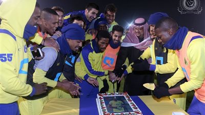لاعبو النصر يحتفلون بعودة 