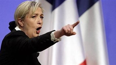 في مشهد غريب.. 