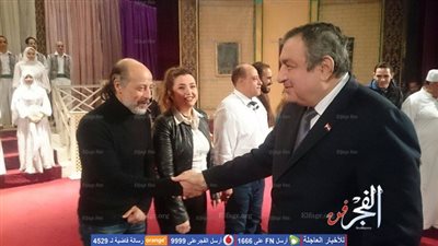 عصام شرف يشاهد 