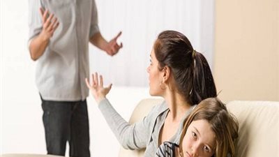 نفقات المطلقات.. حكايات المعاناة وتصفية الحسابات بين الأزواج.. ونساء: نتسول على أبواب المحاكم 