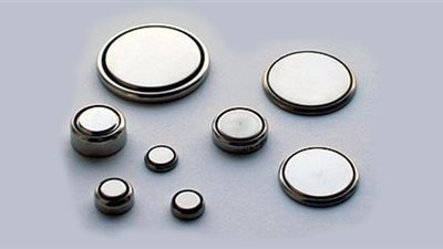 احذري.. بتلاع البطاريات المستديرة يهدد حياة الأطفال الصغار