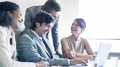 مفاجأة.. برلماني يقترح قانون يمنح الموظفين 