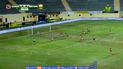 لاعب دجلة يضيع فرصة غريبة داخل منطقة جزاء الأهلي (فيديو)