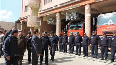 مدير أمن الدقهلية في زيارة للحماية المدنية ويكرم رجاله (صور)